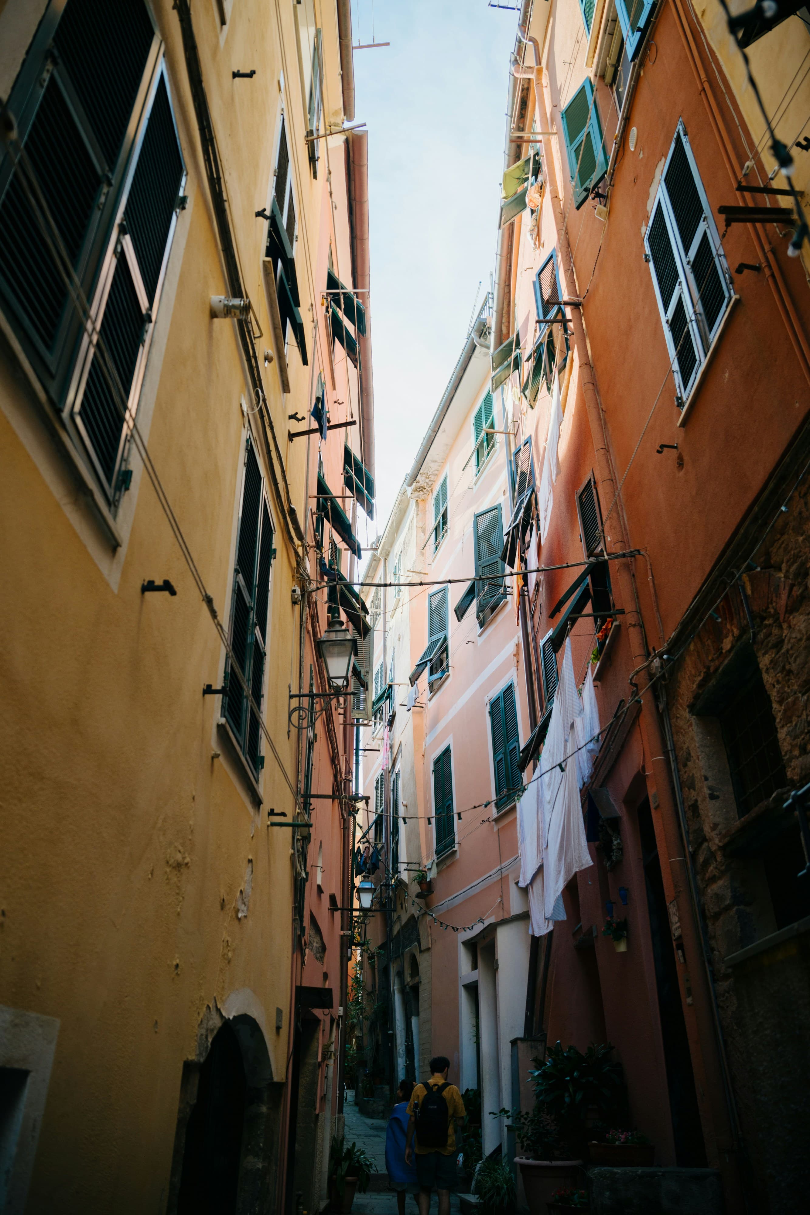 Perdersi nei Caruggi: I segreti del centro storico più grande d'Europa